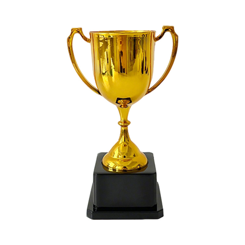 Trofej s cvijećem za završetak školovanja — ručno izrađeni DIY dar za razredne kolege (srednja škola)