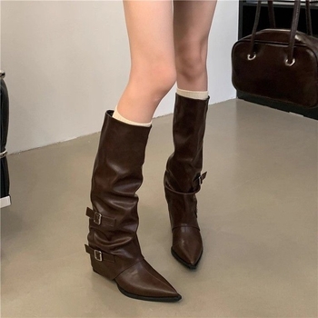Ženske čizme iznad koljena s oštrim prstom, kopčom i plisiranim detaljima, debeli pet 6–8 cm, punk stil, model 2025