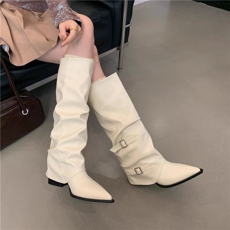 Ženske čizme iznad koljena s oštrim prstom, kopčom i plisiranim detaljima, debeli pet 6–8 cm, punk stil, model 2025