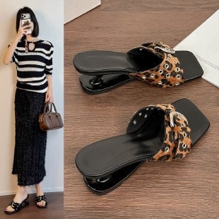 Sandale s leopard printom i kopčom za remen, velika veličina, kvadratni vrh, izrezane, srednje visoke potpetice, za žene