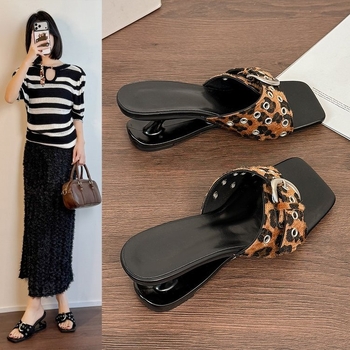 Sandale s leopard printom i kopčom za remen, velika veličina, kvadratni vrh, izrezane, srednje visoke potpetice, za žene