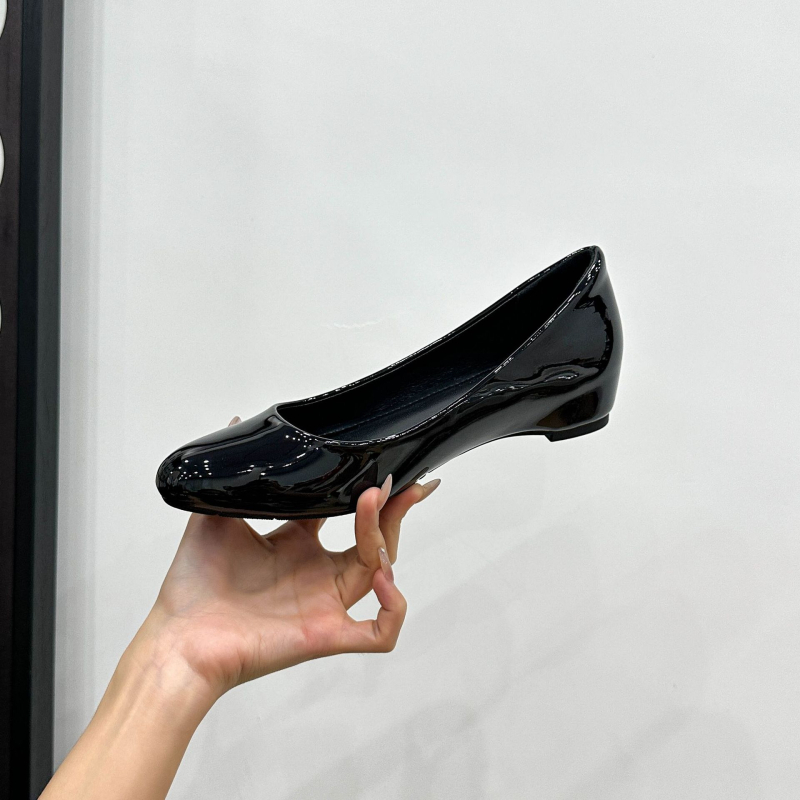 Damske cipele od patent kože sa skrivenim podizanjem visine, slip-on, okrugli nos, retro stil, ljeto 2025