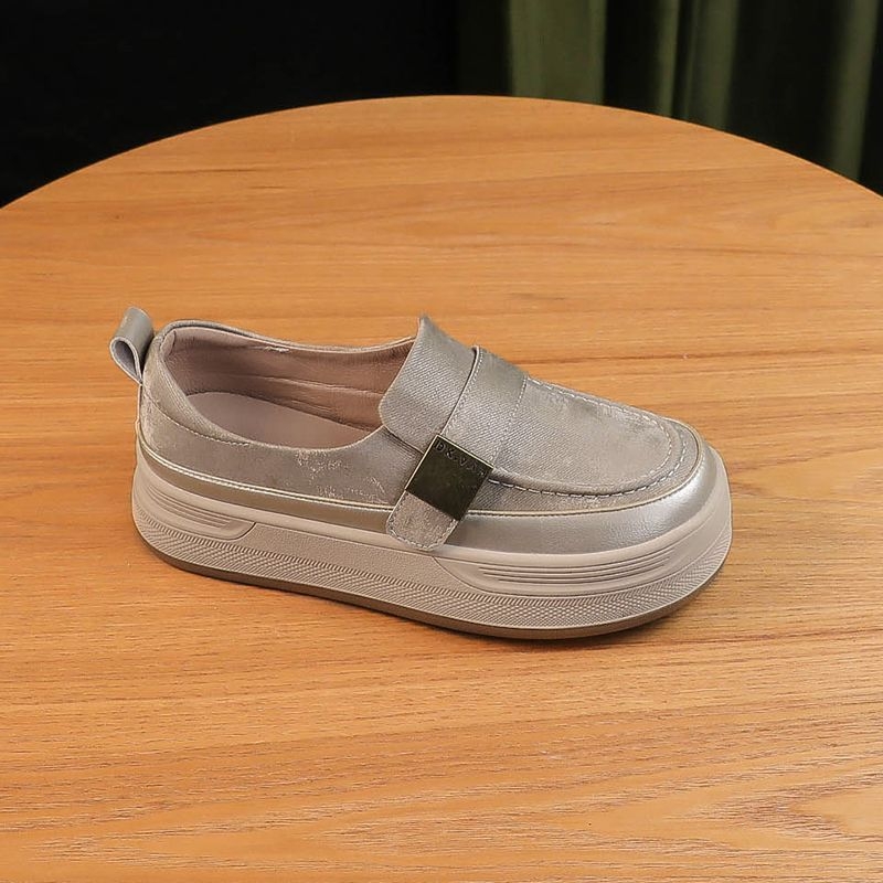 Γυναικεία sneakers φθινοπωρινά 2026 — ρετρό στυλ, καθημερινά άνετα, αυξάνουν το ύψος, στρογγυλή μύτη, επάνω μέρος από μικροϊνες, σόλα καουτσούκ