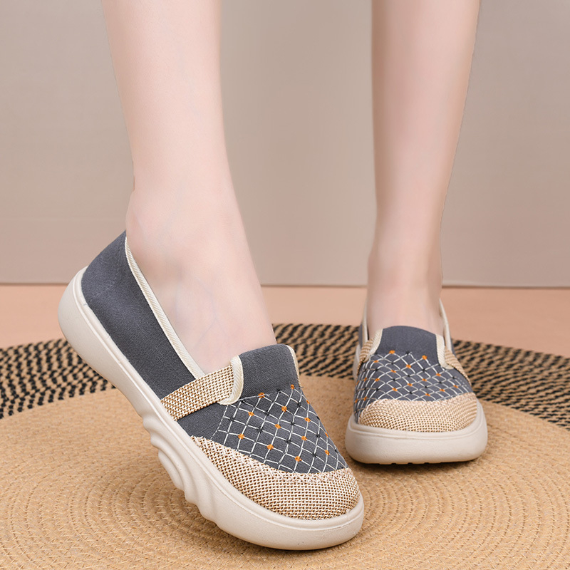 Ženske slip-on tenisice, prozračnim gornjim dijelom od tekstila, niski profil, PU potplat, udobne za svakodnevno nošenje, karirani uzorak