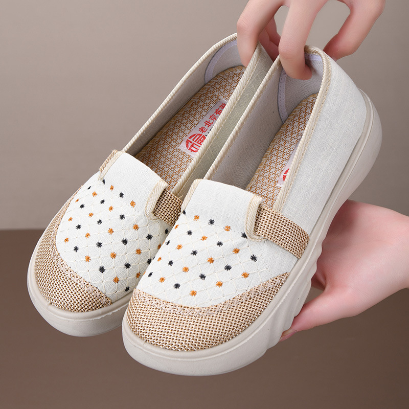 Ženske slip-on tenisice, prozračnim gornjim dijelom od tekstila, niski profil, PU potplat, udobne za svakodnevno nošenje, karirani uzorak