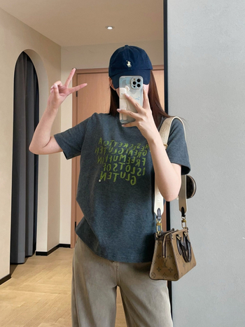 Chunbuwan crveni ženski T-shirt s okruglim izrezom i kratkim rukavima, natpisom s slovima, ležernog kroja, svestran stil, model 2026