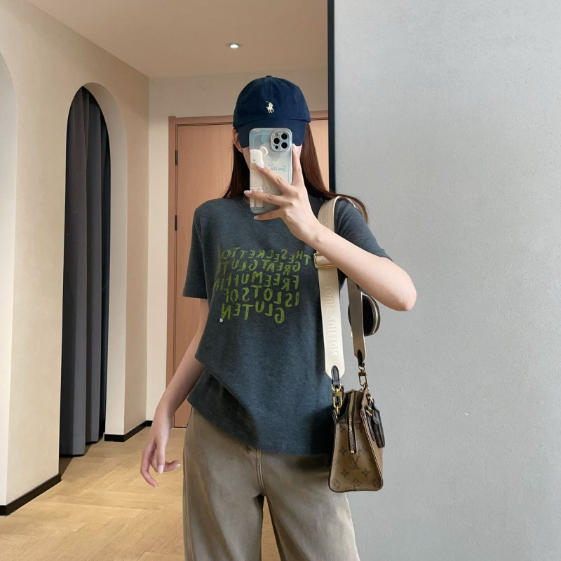 Chunbuwan crveni ženski T-shirt s okruglim izrezom i kratkim rukavima, natpisom s slovima, ležernog kroja, svestran stil, model 2026