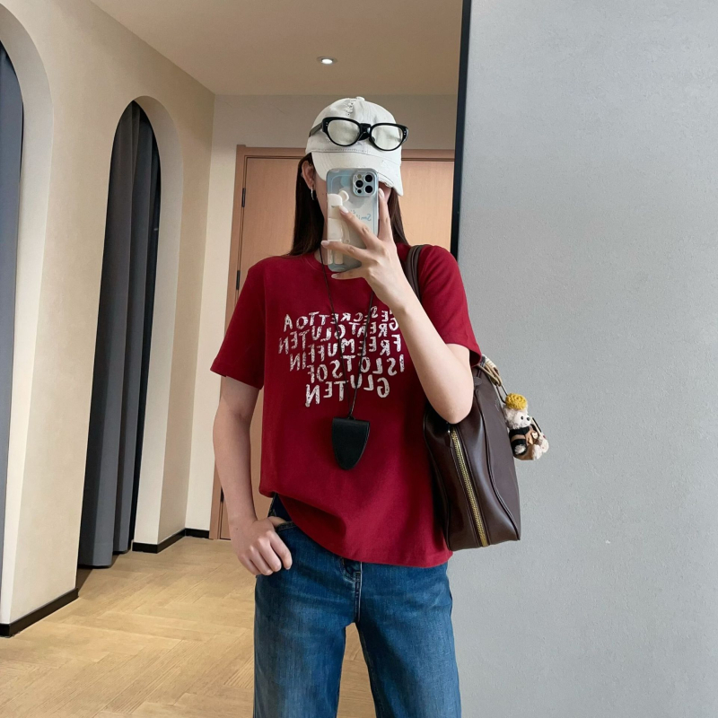 Chunbuwan crveni ženski T-shirt s okruglim izrezom i kratkim rukavima, natpisom s slovima, ležernog kroja, svestran stil, model 2026