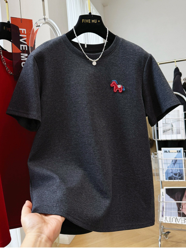 Ženski T-shirt kratkih rukava s okruglim izrezom, Derong rebrasta tkanina, plus veličina 120 kg, rana proljeće, karikatura šivenje, ležerni kroj, upečatljiv top
