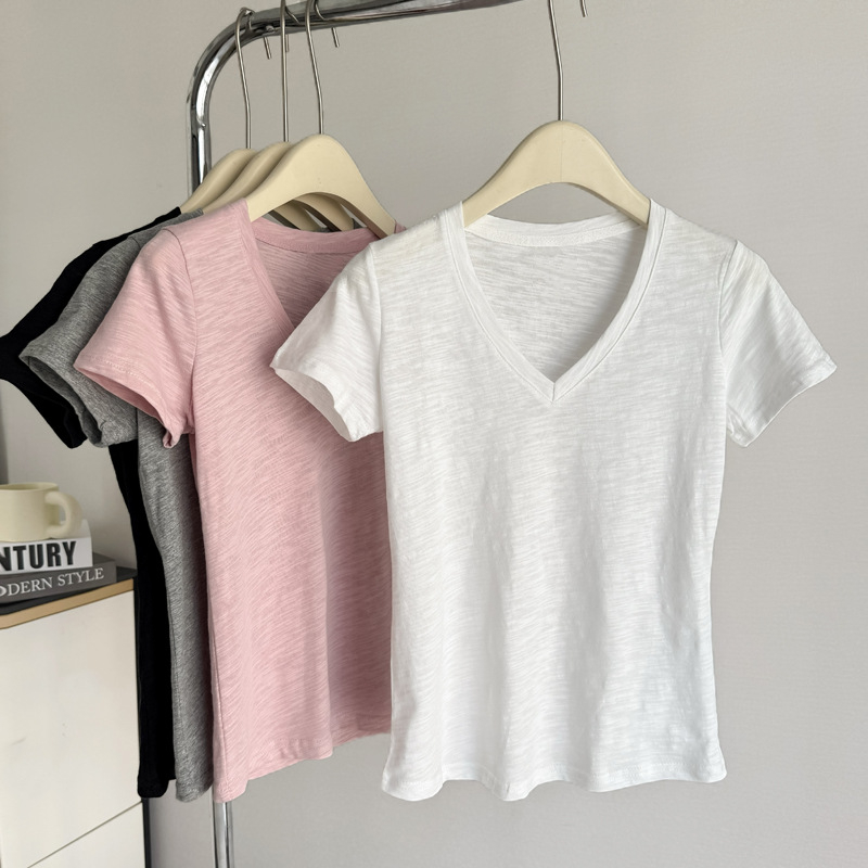 Žensko slim-fit T-shirt s V izrezom, kratkim rukavima, pamuk s vlaknima bambusa, slub tekstura, ljetni stil inspiriran Korejom