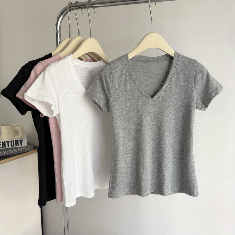 Žensko slim-fit T-shirt s V izrezom, kratkim rukavima, pamuk s vlaknima bambusa, slub tekstura, ljetni stil inspiriran Korejom