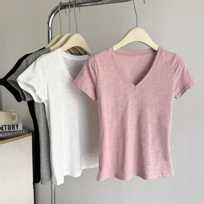 Žensko slim-fit T-shirt s V izrezom, kratkim rukavima, pamuk s vlaknima bambusa, slub tekstura, ljetni stil inspiriran Korejom