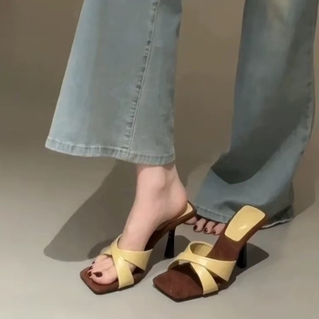 Ženske sandale od ovčje kože, francuski retro stil, otvoreni prst, križani remeni, kvadratni nos, tanka potpetica