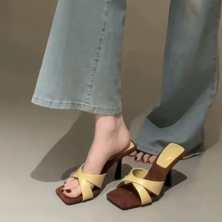 Ženske sandale od ovčje kože, francuski retro stil, otvoreni prst, križani remeni, kvadratni nos, tanka potpetica
