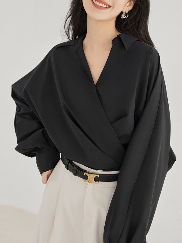 Ženska košulja s francuskim V-izrezom, inspirirana dizajnom, elegantna i minimalistička za uredski top za jesen.