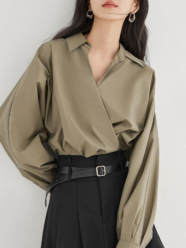 Ženska košulja s francuskim V-izrezom, inspirirana dizajnom, elegantna i minimalistička za uredski top za jesen.