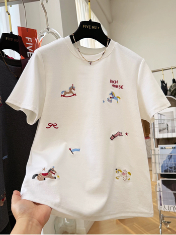 Siva ženski T-shirt kratkih rukava s printom ponija, slobodan kroj, proljeće 2026