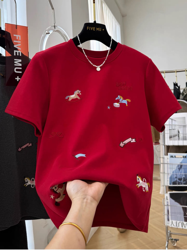 Siva ženski T-shirt kratkih rukava s printom ponija, slobodan kroj, proljeće 2026