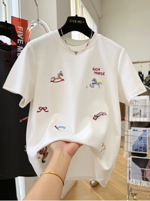 Siva ženski T-shirt kratkih rukava s printom ponija, slobodan kroj, proljeće 2026