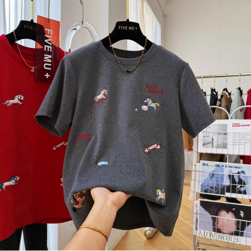 Siva ženski T-shirt kratkih rukava s printom ponija, slobodan kroj, proljeće 2026
