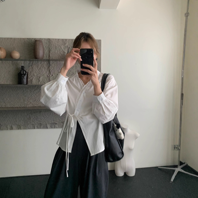 Dongdaemun bluza s franuskom čipkom na rubu, polo ovratnik, dugi rukavi, čipkasto kopčanje, ulični hipster stil