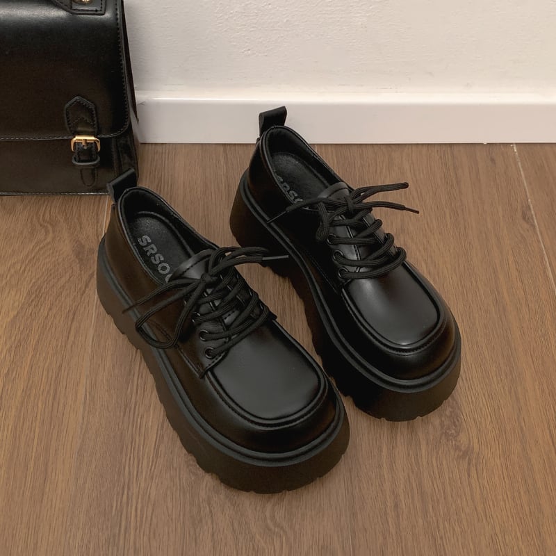 Ženske kožne loaferice crne boje s debelim potplatom, kraljevski retro stil, jesen 2025