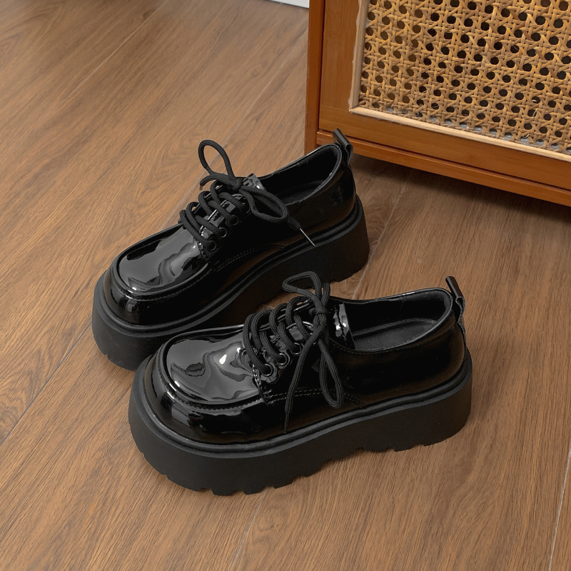 Ženske kožne loaferice crne boje s debelim potplatom, kraljevski retro stil, jesen 2025