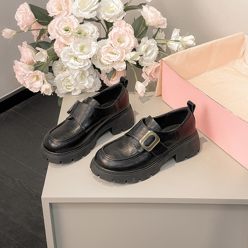 Ženski kožni loafer u britskom stilu s debelim podom i masivnim petom, 2026 model za sve sezone, retro moda s metalnim kopčom i Velcro zatvaračem