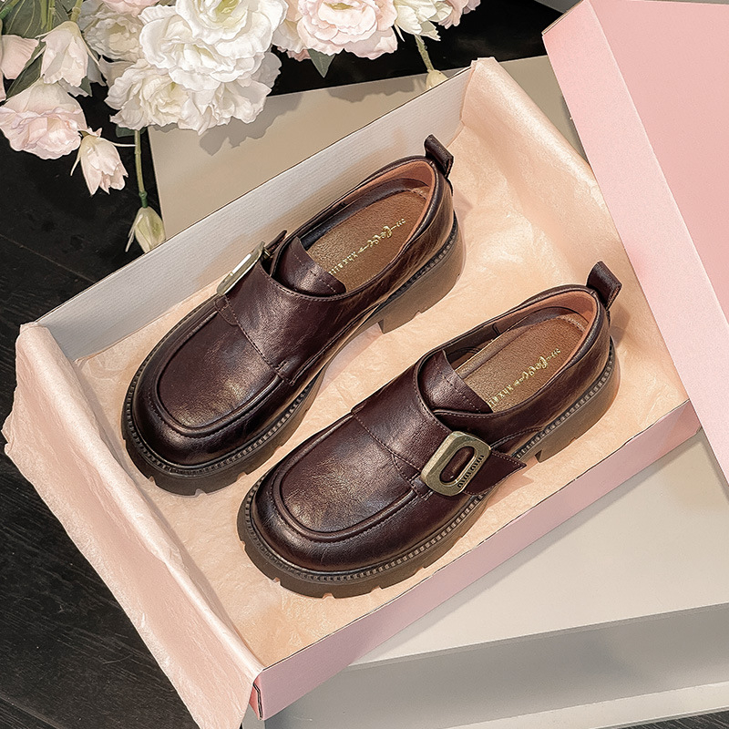 Ženski kožni loafer u britskom stilu s debelim podom i masivnim petom, 2026 model za sve sezone, retro moda s metalnim kopčom i Velcro zatvaračem