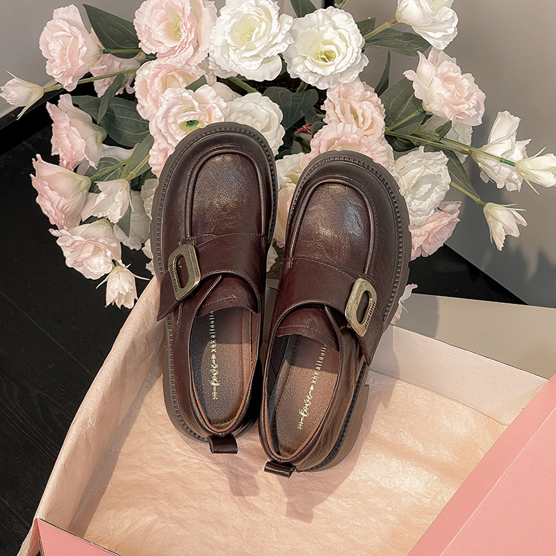 Ženski kožni loafer u britskom stilu s debelim podom i masivnim petom, 2026 model za sve sezone, retro moda s metalnim kopčom i Velcro zatvaračem