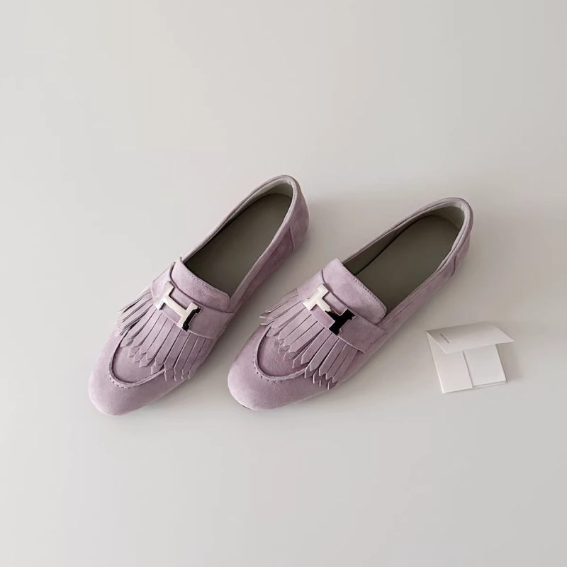 Ženske slip-on loaferice s resicama i metalnom kopčom, okrugli vrh, mat ovčja koža, ravna potplata