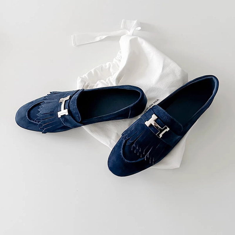 Ženske slip-on loaferice s resicama i metalnom kopčom, okrugli vrh, mat ovčja koža, ravna potplata