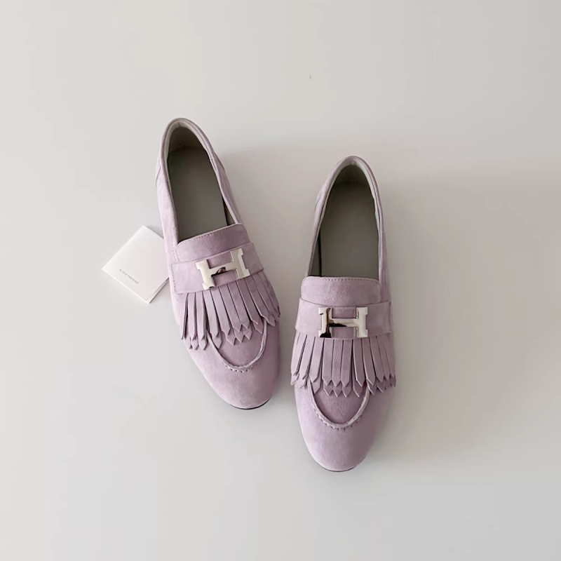 Ženske slip-on loaferice s resicama i metalnom kopčom, okrugli vrh, mat ovčja koža, ravna potplata