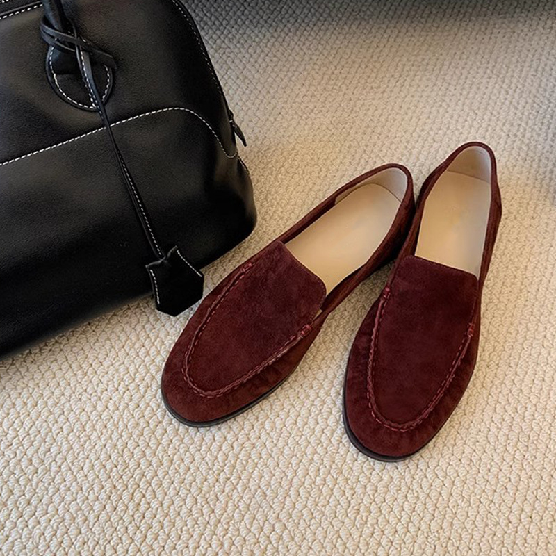 Grape Mom női loaferek ősz-télre — francia stílusú kerek orrú slip-on, bőr felsőrész, gumírozott talp