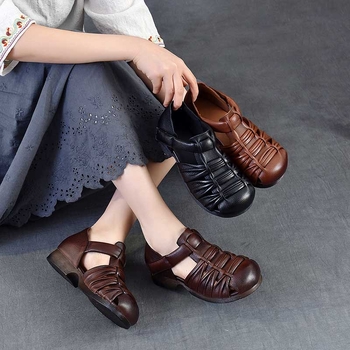 Sandale od prve kvalitete teleće kože, ručno pletene, lagane i prozračne, retro rimski stil, perforiran dizajn, s Velcro zatvaračem.