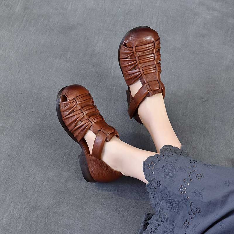 Sandale od prve kvalitete teleće kože, ručno pletene, lagane i prozračne, retro rimski stil, perforiran dizajn, s Velcro zatvaračem.