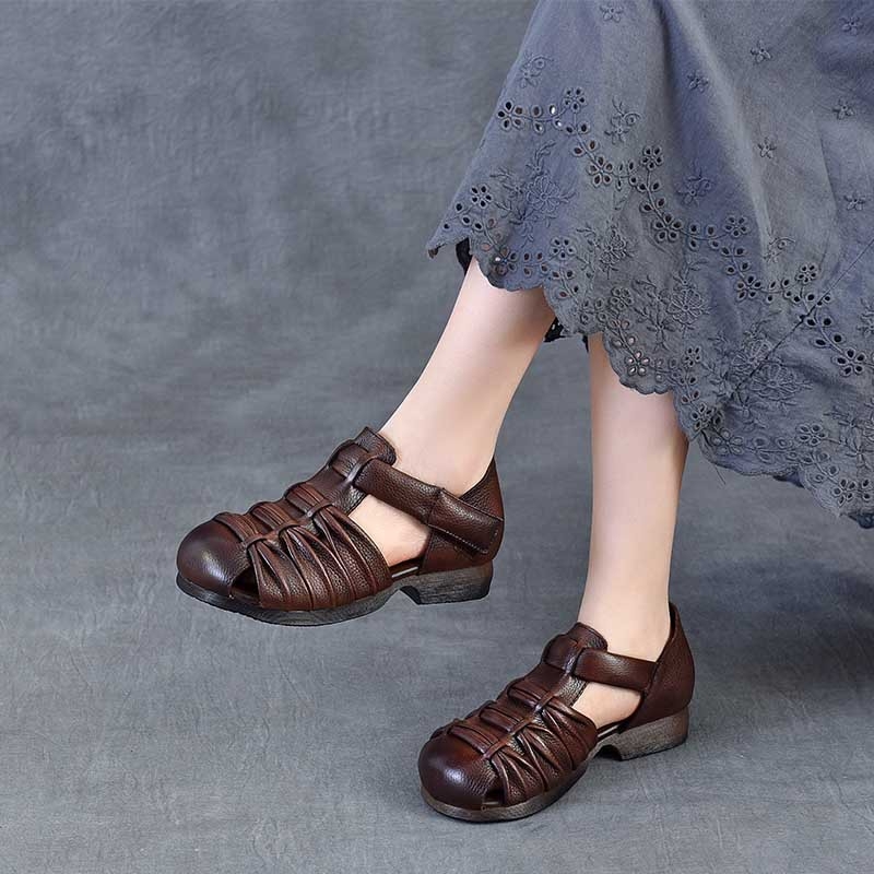 Sandale od prve kvalitete teleće kože, ručno pletene, lagane i prozračne, retro rimski stil, perforiran dizajn, s Velcro zatvaračem.