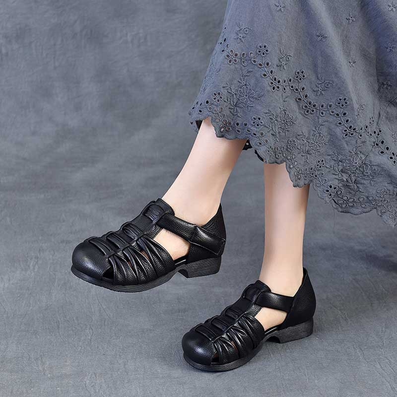 Sandale od prve kvalitete teleće kože, ručno pletene, lagane i prozračne, retro rimski stil, perforiran dizajn, s Velcro zatvaračem.
