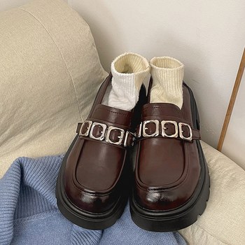 Smeđi ženski loaferi u britskom stilu s debelim potpeticama i debelom potplatom, slip-on, model 2024 za jesen i zimu