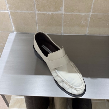 Retro moda, ručno izrađene plisirane mokasice, proljeće 2025, britanski stil, za žene, eel koža