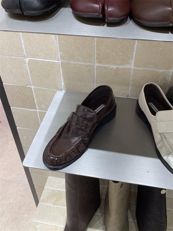 Retro moda, ručno izrađene plisirane mokasice, proljeće 2025, britanski stil, za žene, eel koža