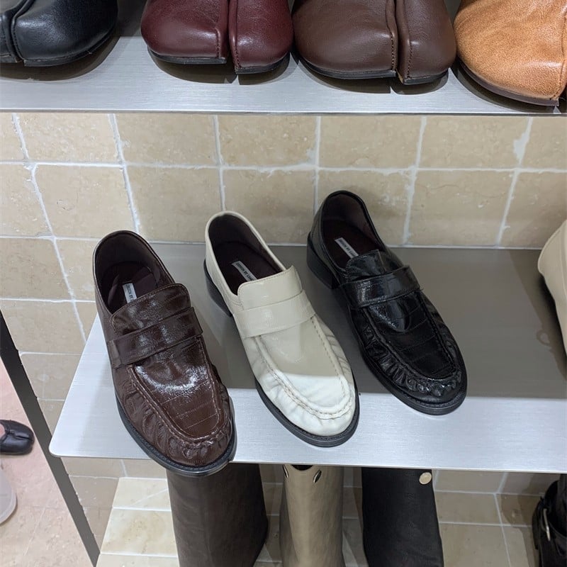 Retro moda, ručno izrađene plisirane mokasice, proljeće 2025, britanski stil, za žene, eel koža