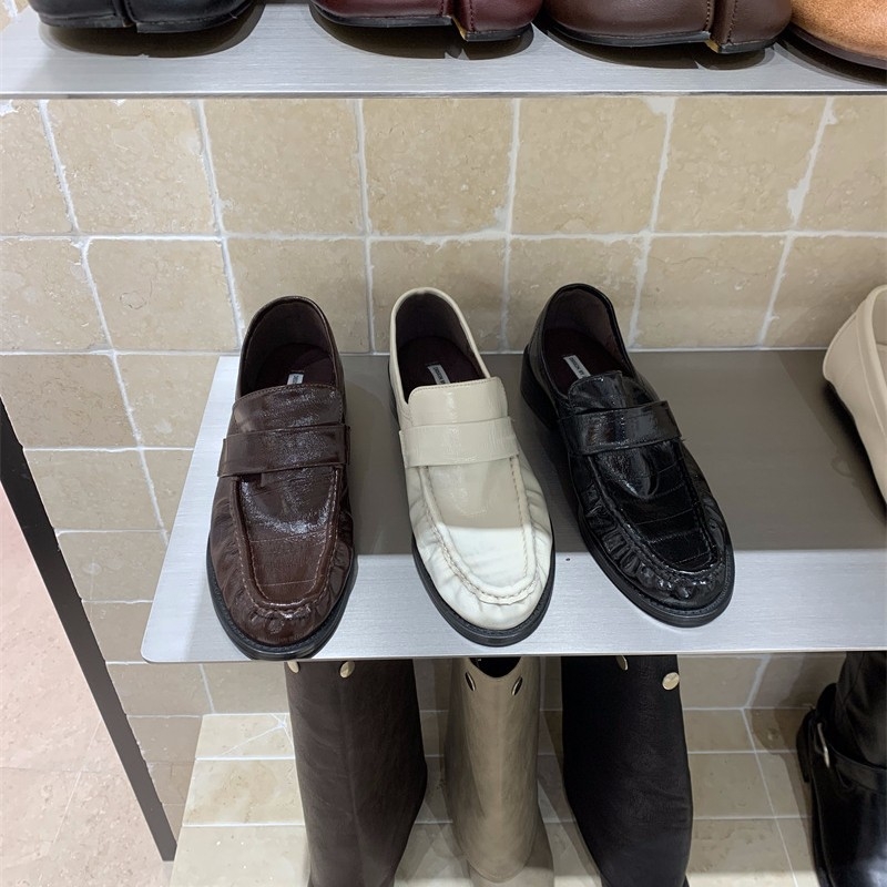 Retro moda, ručno izrađene plisirane mokasice, proljeće 2025, britanski stil, za žene, eel koža