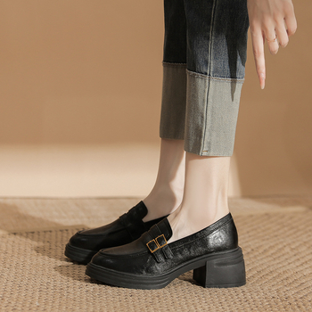 Γυναικείοι loafers με φαρδιά σόλα, μαύρο χρώμα, στρογγυλή μύτη, συνθετικό επάνω, άνετο ρετρό στυλ καθημερινής χρήσης