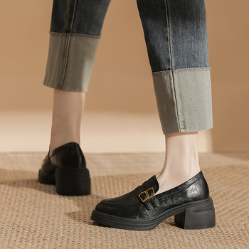 Γυναικείοι loafers με φαρδιά σόλα, μαύρο χρώμα, στρογγυλή μύτη, συνθετικό επάνω, άνετο ρετρό στυλ καθημερινής χρήσης