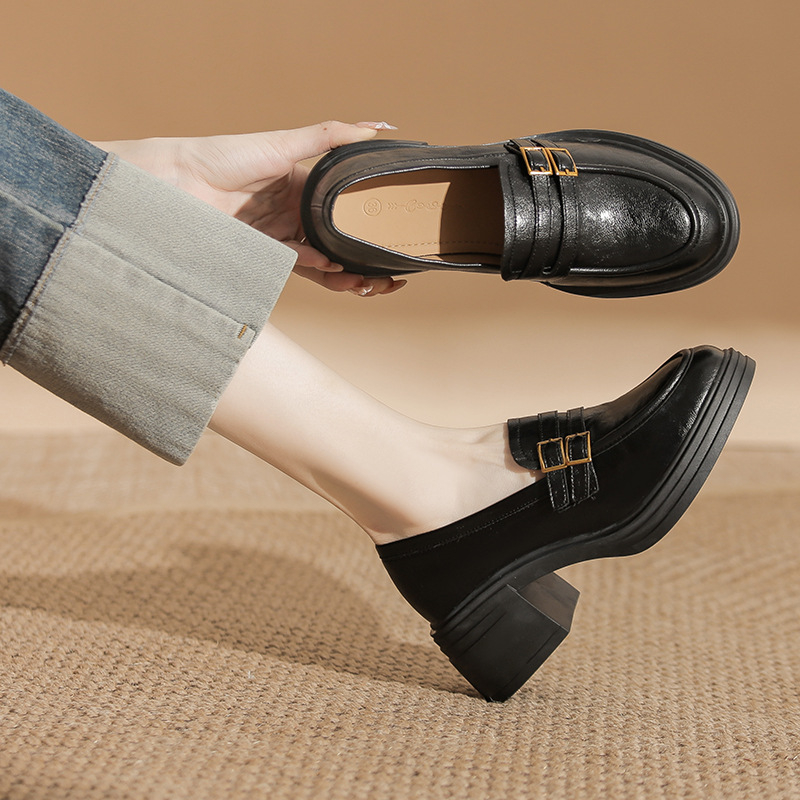 Γυναικείοι loafers με φαρδιά σόλα, μαύρο χρώμα, στρογγυλή μύτη, συνθετικό επάνω, άνετο ρετρό στυλ καθημερινής χρήσης