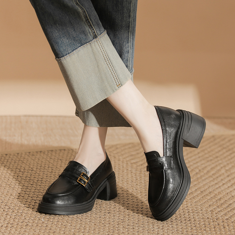 Γυναικείοι loafers με φαρδιά σόλα, μαύρο χρώμα, στρογγυλή μύτη, συνθετικό επάνω, άνετο ρετρό στυλ καθημερινής χρήσης