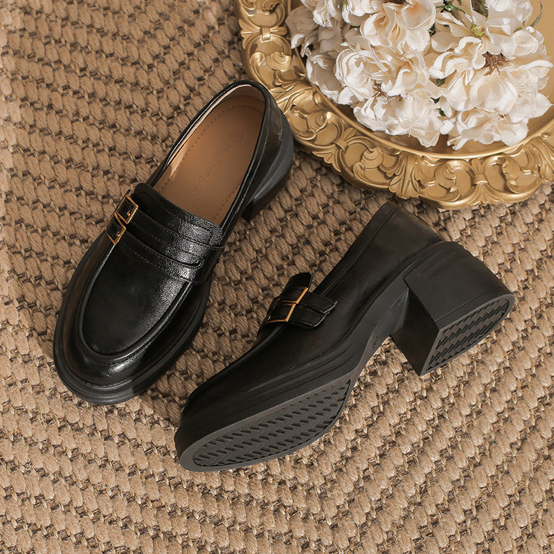 Γυναικείοι loafers με φαρδιά σόλα, μαύρο χρώμα, στρογγυλή μύτη, συνθετικό επάνω, άνετο ρετρό στυλ καθημερινής χρήσης