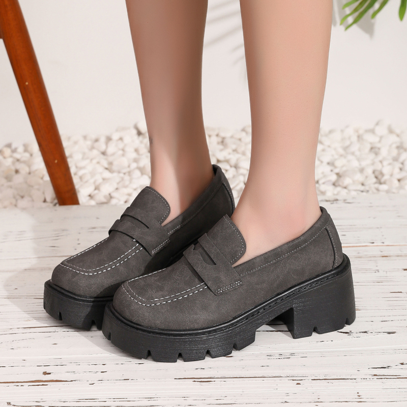 Ženski loaferi s britanskim stilom, visoke pete, slip-on, jesen 2025