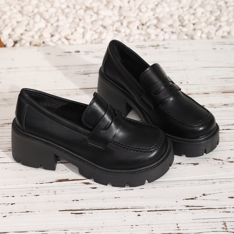 Ženski loaferi s britanskim stilom, visoke pete, slip-on, jesen 2025
